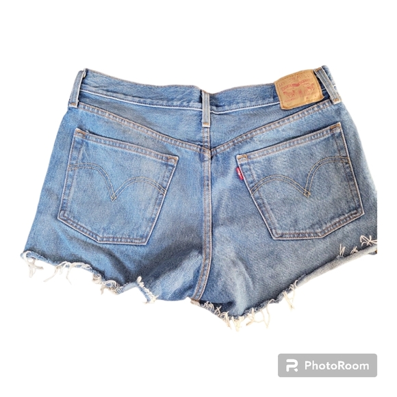 Levi's 501 Jean Shorts - Picture 4 of 7